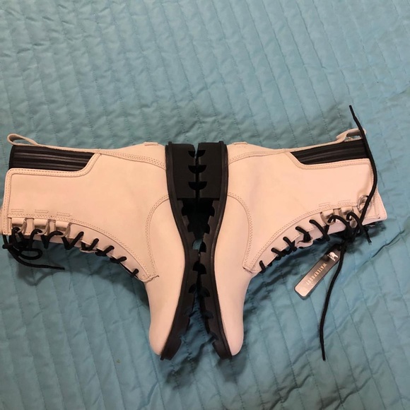 Boots - Picture 3 of 7